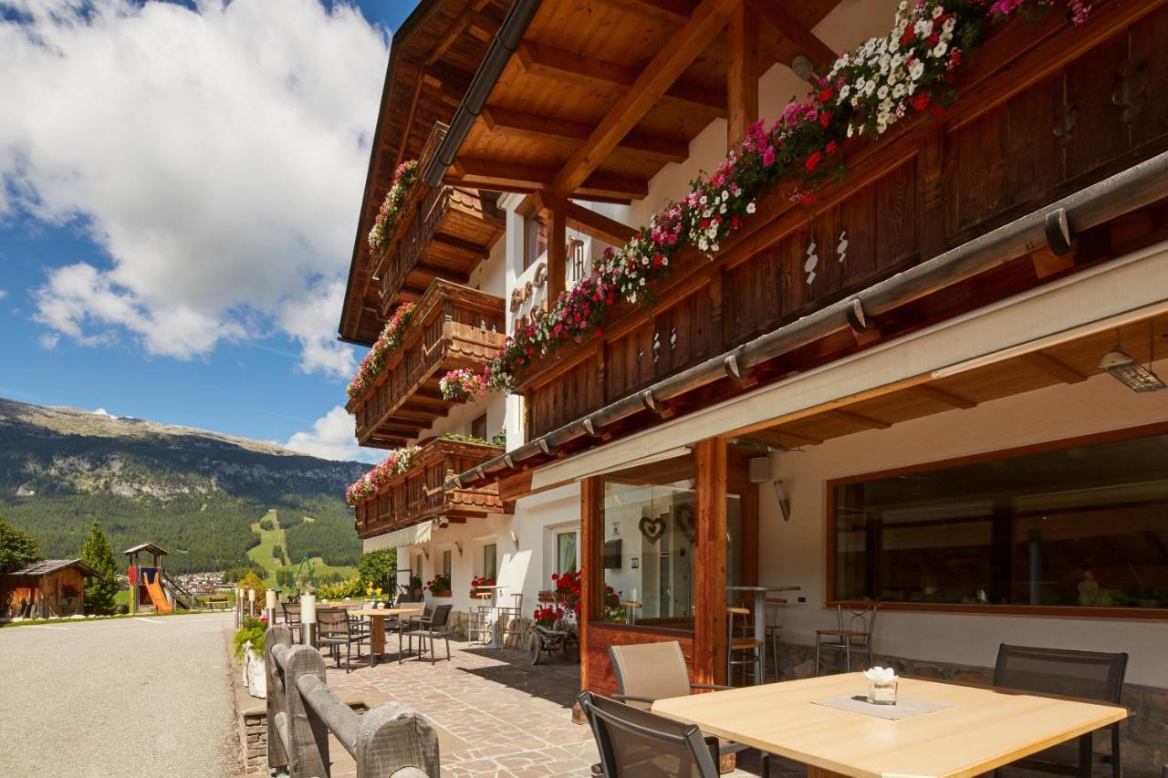 Hotel Garni Irsara St. Kassian Exterior foto